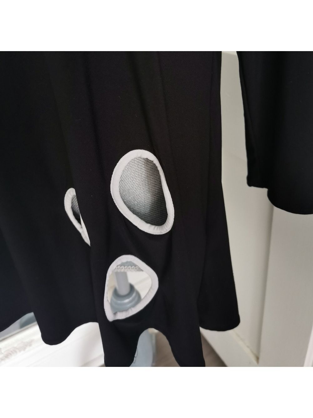 Womens Joseph RibKoff Smock Style B/W Tunic Top /Peekaboo Cut outs. Size 6 - Picture 4 of 8